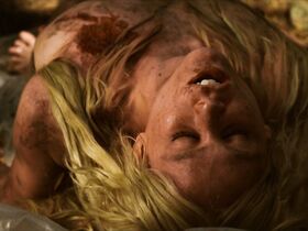 Мария Форке голая – В грязи (2016) #2