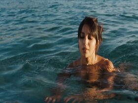 Лейла Бехти секси – Крутой поворот (2011) #3