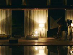 Хайди Лисандер голая – Пустая чёрная клетка (2017) #4