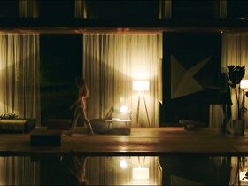 Хайди Лисандер голая – Пустая чёрная клетка (2017) #5