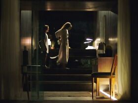 Хайди Лисандер голая – Пустая чёрная клетка (2017) #6