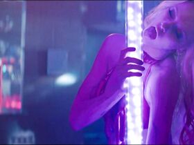 Элль Эванс голая – Скауты против зомби (2015) #3