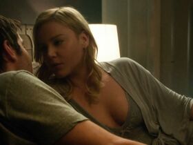 Эбби Корниш секси – Геошторм (2017)