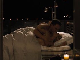 Холли Хантер секси – Здесь и сейчас s01e08 (2018)