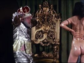 Най Бонет голая – Сказки (1978)