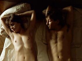 Мари Трентиньян голая – Летняя ночь в городе (1990) #3