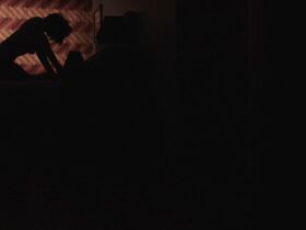 Тесс Хобрич голая – Пайн Гэп s01e02 (2018) #2