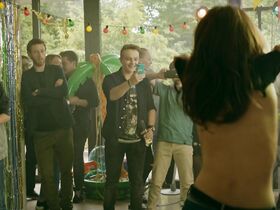 Каролин Кебекус секси – Твой выход, детка! (2017) #3