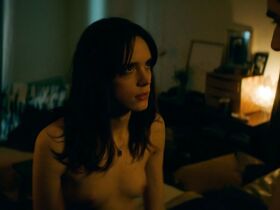 Стэйси Мартин голая – Нас не догонят (2018) #3