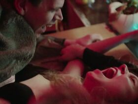 Рикарда Сэйфрид голая – Телефон полиции — 110 s47e04 (2018) #6