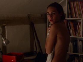 Лола Сен-Жиль секси – Adèle en août (2016) #2