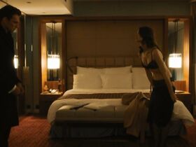 Лориан Жильерон голая – Банковскии? квартал s01e01-04 (2017) #4