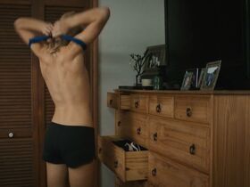 Сара Отей секси – На следующее утро (2015) #5