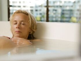 Катя Риман голая – Tödliche Geheimnisse — Jagd in Kapstadt (2017) #5