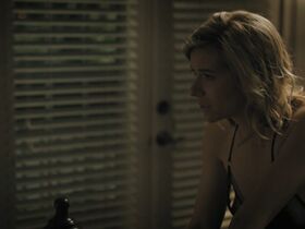 Тесса Феррер секси – Мистер Мерседес s02e01 (2018) #8