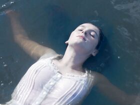 Энн Скелли секси – Смерть и соловьи s01e01 (2018) #5