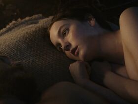 Энн Скелли секси – Смерть и соловьи s01e01 (2018) #6