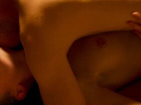 Диана Руксель голая – Доброволец (2018) #8