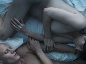 Лора Бенсон голая – Недотрога (2018) #11