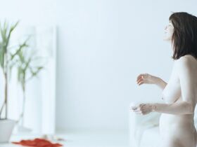 Лора Бенсон голая – Недотрога (2018) #13