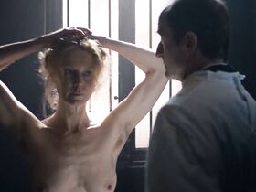 Эстер Швейнс голая – We Are Half The World (2018) #6