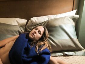 Жозефин Декер голая – Комната 104 s02e07 (2018) #4