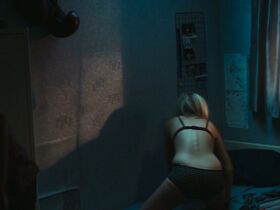 Софи Кеннеди Кларк голая – Подчиняйся (2018) #3