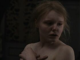 Мария-Виктория Драгуш голая – Мадмуазель Паради (2017) #6