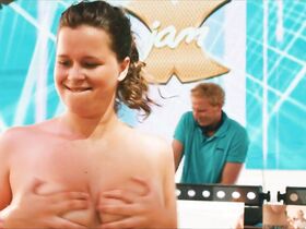 Шанталь Зитценбахер секси – Отрывайся жёстко, умри молодым (2018) #1