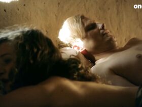 Йоханна Швертфегер голая – Старые деньги s01e01 (2015) #3