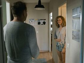 Корнелия Грёшель голая – Schwartz & Schwartz: Mein erster Mord (2018) #3