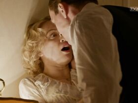 Ирена Мелсер голая, Паулина Галёнзкая секси – Дороги свободы s01e07 (2018) #5