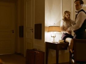 Ирена Мелсер голая, Паулина Галёнзкая секси – Дороги свободы s01e07 (2018) #6