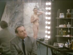 Шарлотта Рэмплинг голая, Аньес Кассадра голая – Умирают только дважды (1985) #3