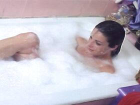 Ампаро Муньос секси, Иоланда Риос голая, Мави Фернандес голая – Бред любви (1986) #3