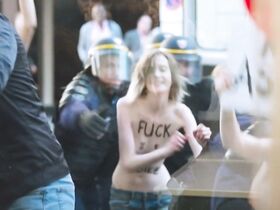 Нэйдра Айади секси, Лу Руа-Леколлине секси, другие – Paris etc. s01 (2017) #2