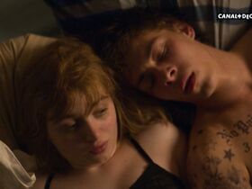 Нэйдра Айади секси, Лу Руа-Леколлине секси, другие – Paris etc. s01 (2017) #6