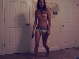 Надя Уайт голая, Линдсэй Локхарт голая, Б. Дж. Вульфпанчер голая, Коди Эванс голая – Жуткая ночь (2017) #10