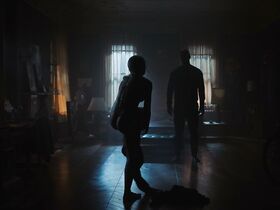 Минка Келли голая – Титаны s01e09 (2018) #2