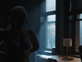 Минка Келли голая – Титаны s01e09 (2018) #4