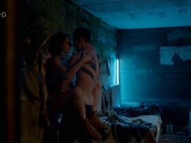 Симона Гейсслер секси, Валери Штолль голая – Там, где нет теней (2018) #4