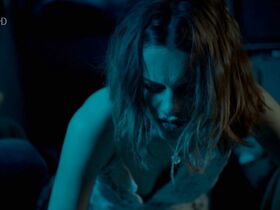 Симона Гейсслер секси, Валери Штолль голая – Там, где нет теней (2018) #7