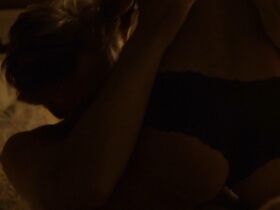 Эммануэль Шрики секси – Гостеприимство (2018) #3