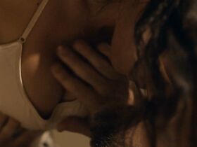 Эммануэль Шрики секси – Гостеприимство (2018) #5