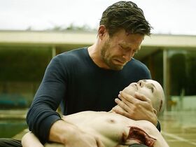 Сири Насэ голая – Парфюмер s01e01 (2018) #6