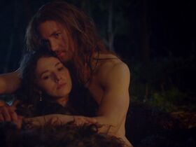 Чарли Мёрфи голая – Последнее королевство s01e08 (2015) #5