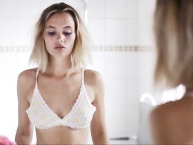 Розмари Мосбек голая – По-собачьи s01e03-04 (2018) #9