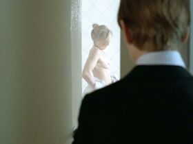 Элен Венсан голая – Жизнь – это долгая спокойная река (1988) #2