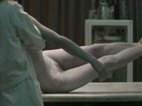 Антония Сехерс голая, другие – Вскрытие (2010) #4