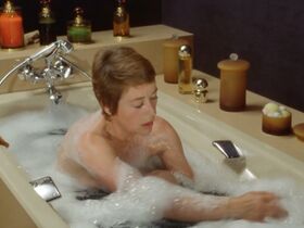 Катрин Лепренс голая, Анни Жирардо голая – Гуляка (1979) #3